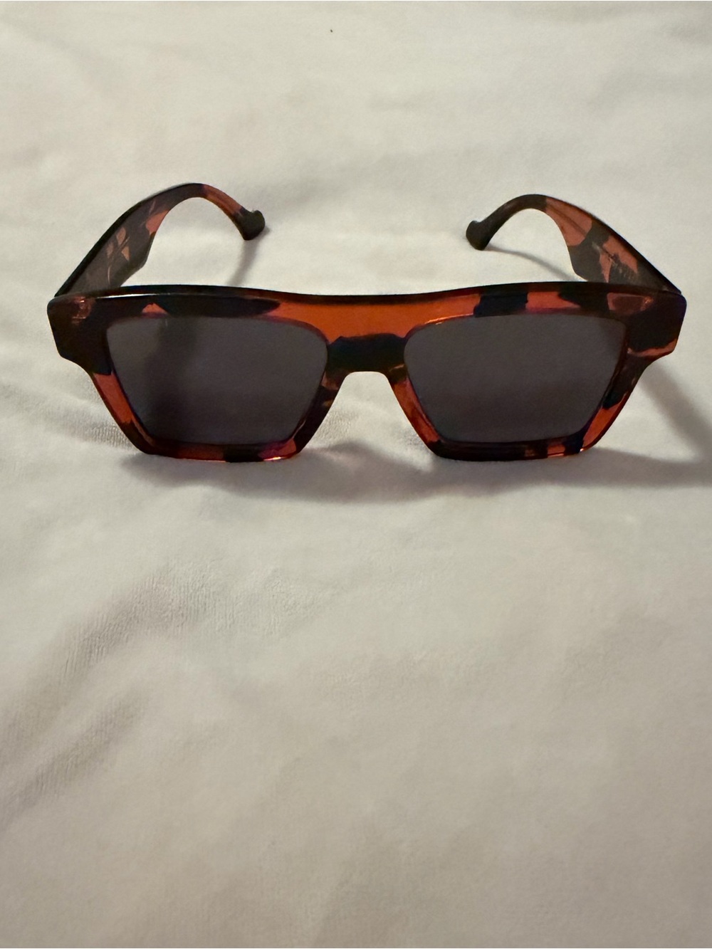 Gucci Tortoiseshell Rectangular Sunglasses with Dark Lenses